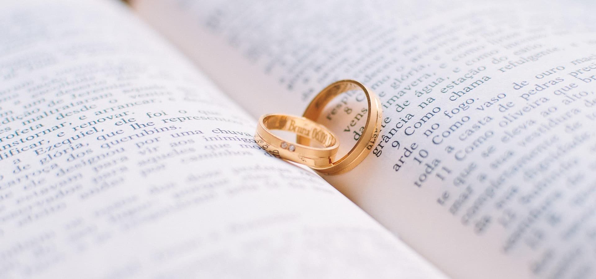 Ringe in Buch Ringe in Buch