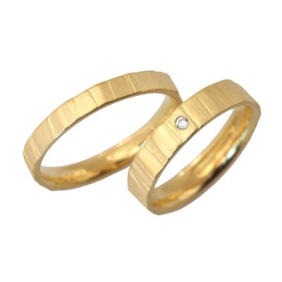 heaven-gelbgold-strukturoberflaeche-schueller-design